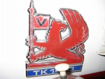 Embleem sõiduki ninal Embleem sõiduki ninal